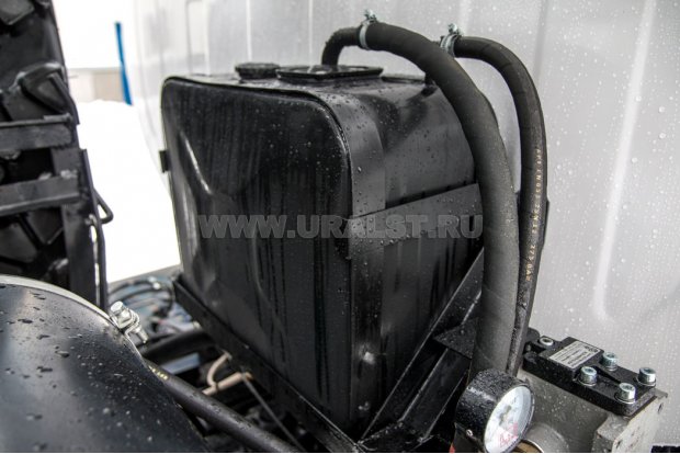 Бак гидросистемы привода насоса