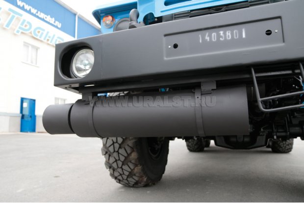 Система выпуска отработанных газов под передним бампером