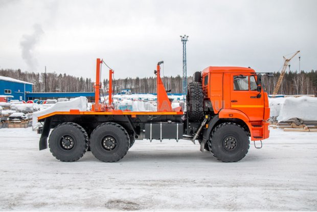 Лесовозный тягач Камаз 43118-46
