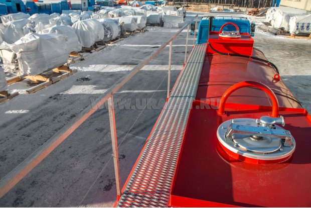 Пллощадка обслуживания заливной горловины