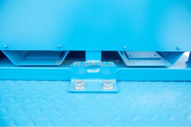 Крепление паллет на бортовой платформе