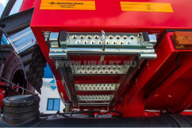 Лестница выдвижная в транспортном положении