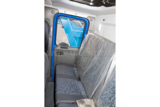 Задние пассажирские сиденья