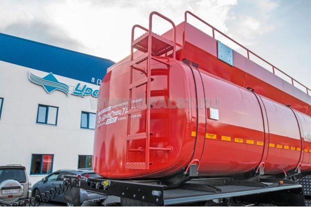 Лестница на площадку обслуживания цистерны