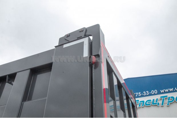 Кронштейн навески борта