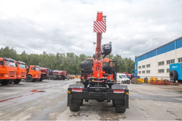 Седельный тягач с КМУ KS-2056 УСТ 5453 Камаз-43118-50 сп.м