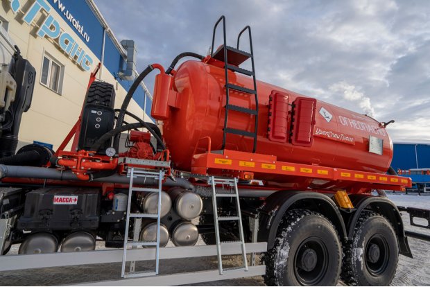 Лестница на площадку обслуживания цистерны
