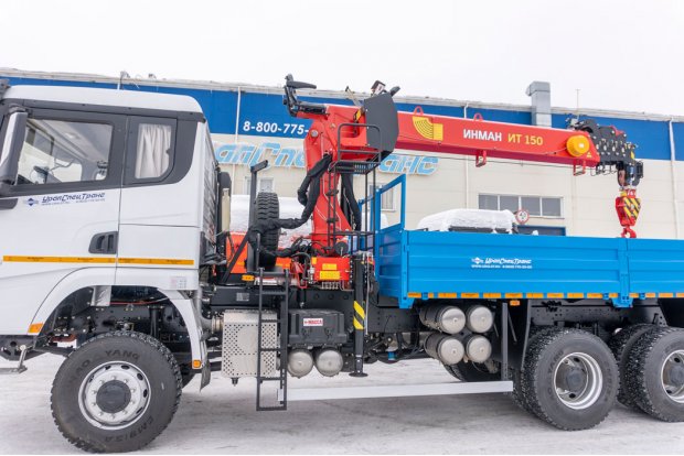 Откидная лестница для подъема на рабочее место оператора КМУ