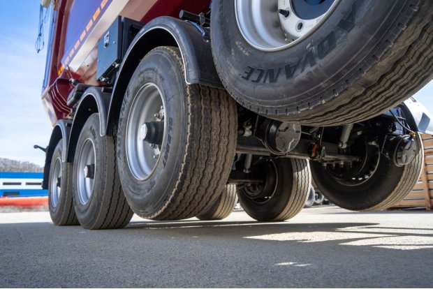 Передняя подъемная ось