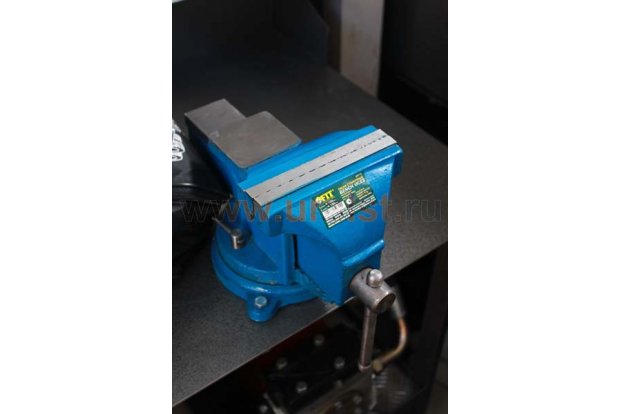 Слесарные тиски ремонтного комплекса