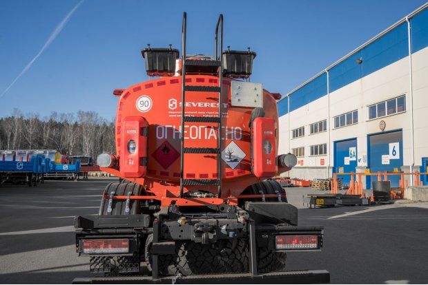 Лестница для подъема на площадку обслуживания цистерны