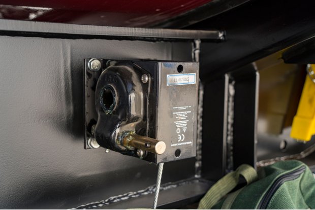 Лебедка запасного колеса