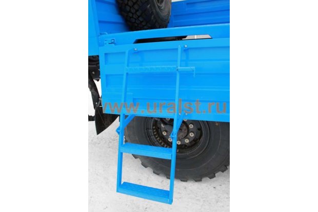 Лестница на бортовую платформу грузового автомобиля Камаз