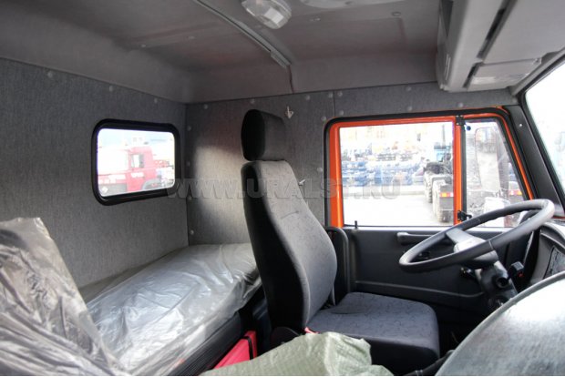 Спальное место в кабине водителя