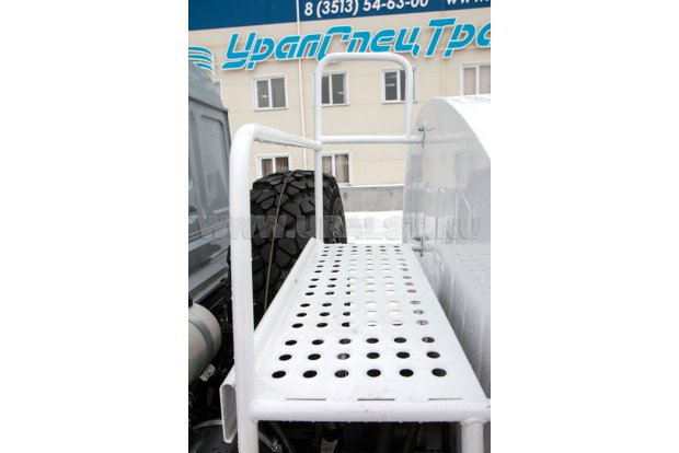 Площадка обслуживания заливной горловины