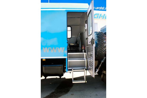 Откидная двухступенчатая лестница