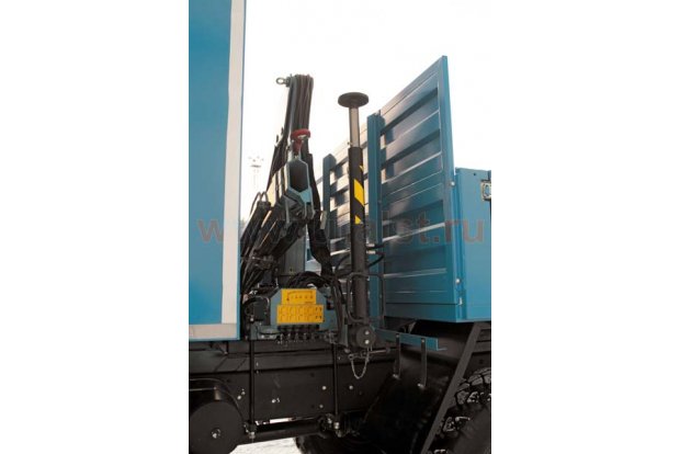 Автофургон с манипулятором