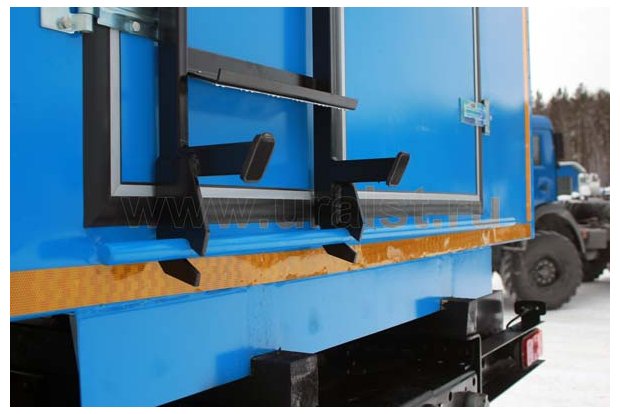 Направляющая съемной лестницы грузового отсека