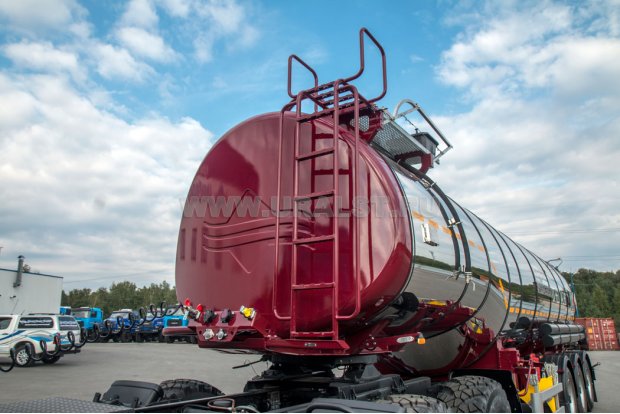 Лестница на площадку обслуживания цистерны