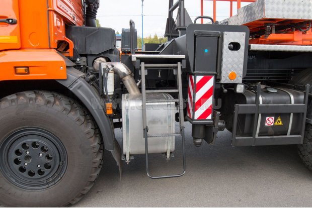 Лестница на площадку обслуживания