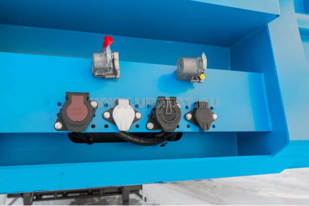 Разъемы пневматичиеской системы и электрической сети