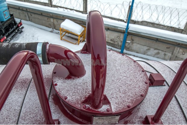 Заливная горловина цистерны