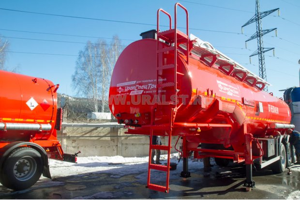 Складная лестница на площадку обслуживания