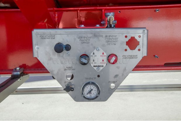 Стояночный тормоз управление подъемной осью, манометр