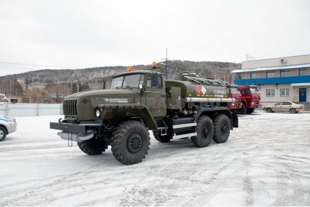 Автотопливозаправщик АТЗ-6,5Б УСТ-5453