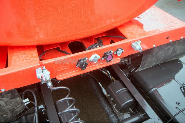 Разъемы для соединения электросистемы и пневмосистемы полуприцепа и тягача