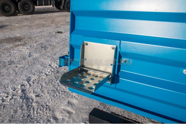 Ступень для подъема на борту