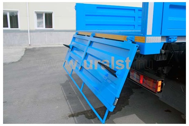 Раскладные ступеньки бортовой платформы ГПА