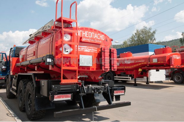 Лестница на площадку обслуживания цистерны