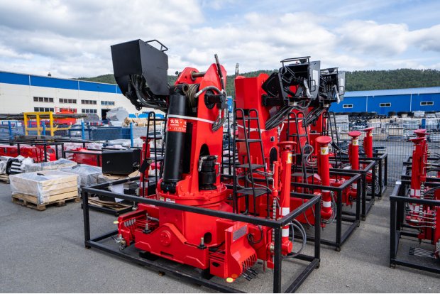 Кран-манипулятор HUBEI SQ863S3 тросовый