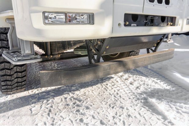 Переднее защитное устройство