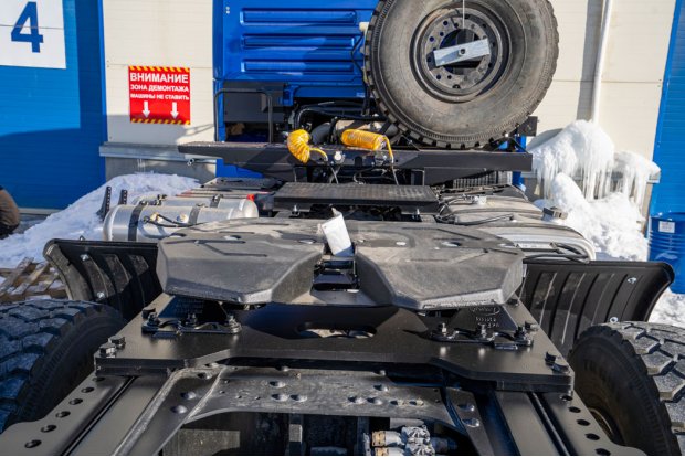 Седельно - сцепное устройство