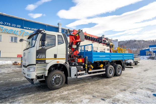 Бортовой автомобиль, УСТ 5453, с КМУ ИТ-200 (тросовый, люлька, бур)УСТ 5453 FAW 3250 (6Х6), КБ 4800 