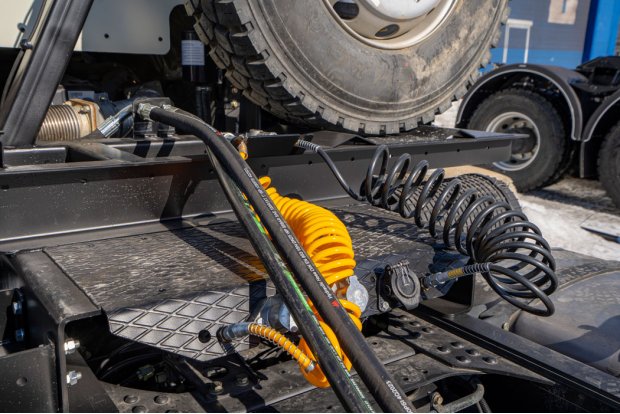 Разъемы пневмо-электро системы тягача