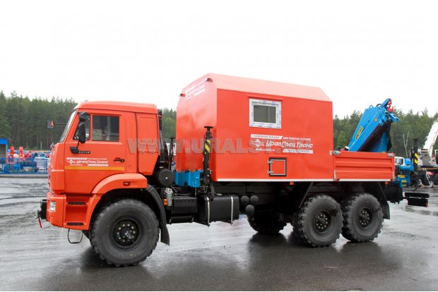 Передвижная авторемонтная мастерская (ПАРМ) на шасси Камаз 43118-46 с грузовой платформой и КМУ ИМ-180