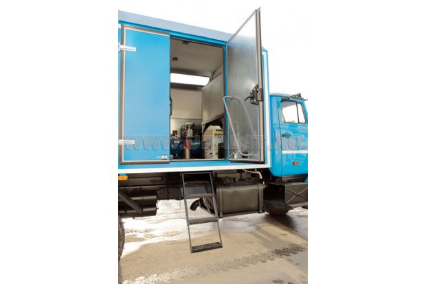 Двухсекционная раскладная лестница