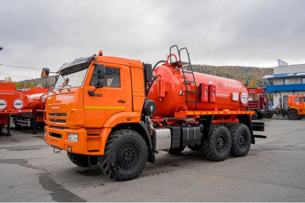 Автоцистерна вакуумная нефтепромысловая АКН-10 КО
