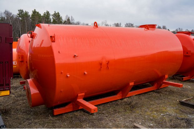 Цистерна с надрамником АКН (МВ) 10Т