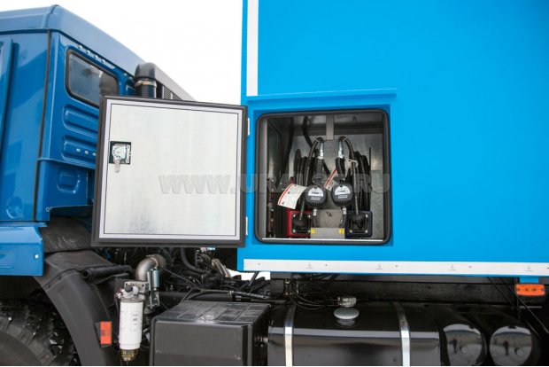 Специальные технологичекие ниши для хранения и быстрого доступа к дозирующим пистолетам