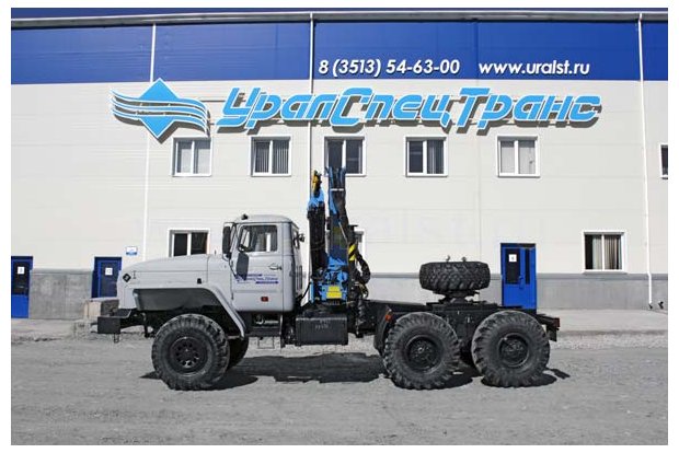 Седельный тягач с краном-манипулятором