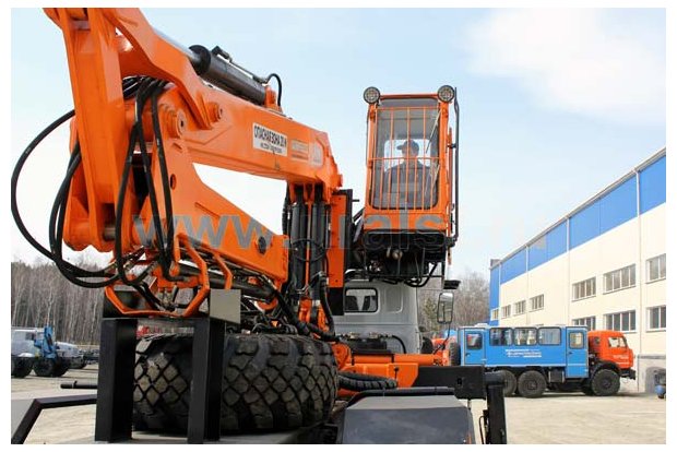 Погрузчик леса Урал с ГМ