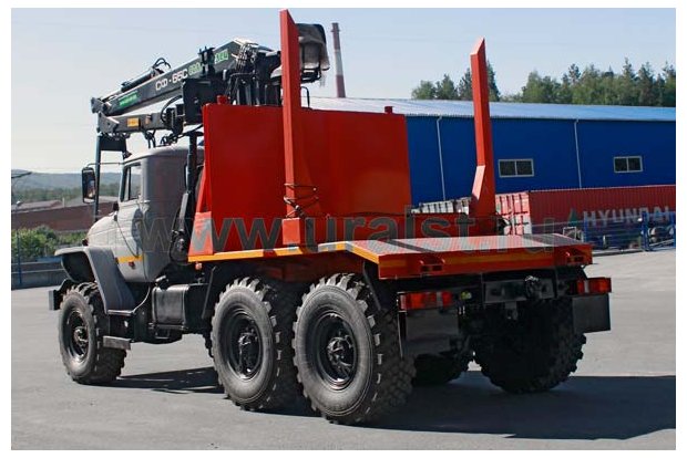 Лесовоз с манипулятором