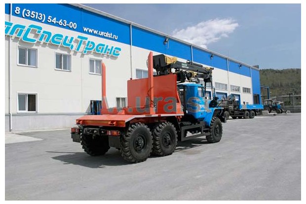 Лесовоз Урал с гидроманипулятором