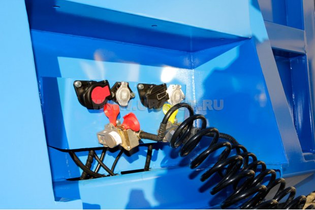 Разъемы для соединения электросистемы и пневмосистемы полуприцепа и тягача