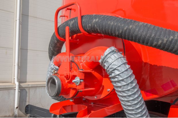 Приемный лючок