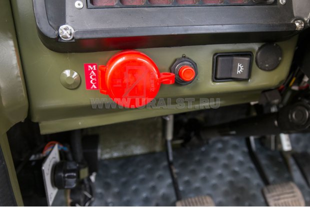 Кнопки отключения массы в кабине по ДОПОГ